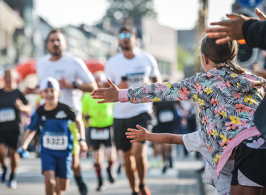 Supporters encourageant les coureurs